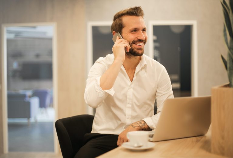 como abordar um cliente por telefone